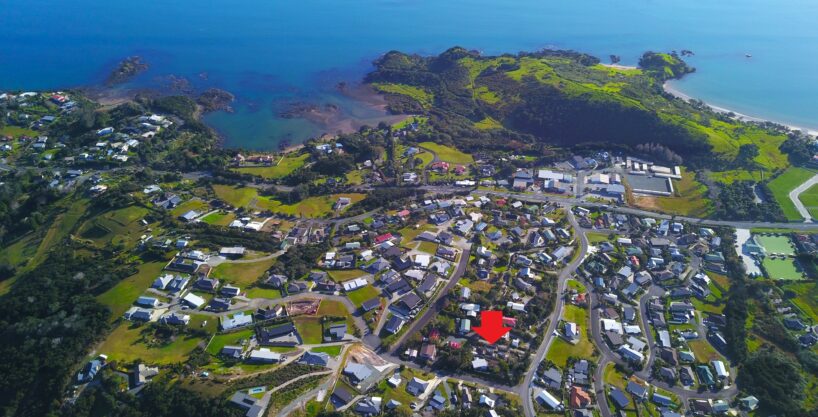 Coastal Charm: Sea Views in Serene Cable Bay!