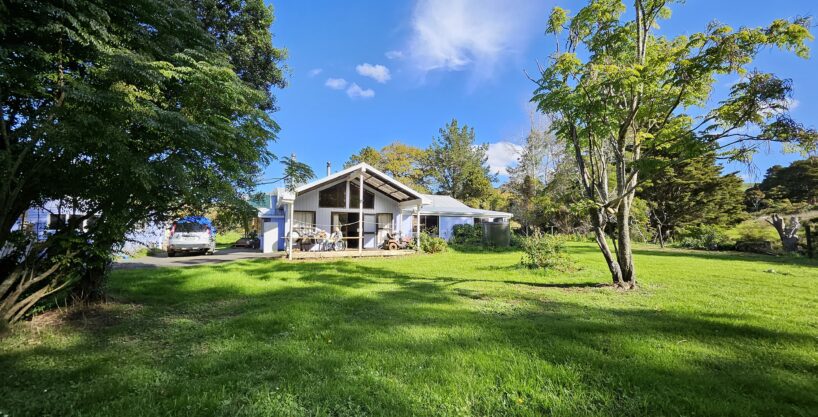 2 Titles! 4 bed 2 bath on 1 Acre + 2 ha = $620,000