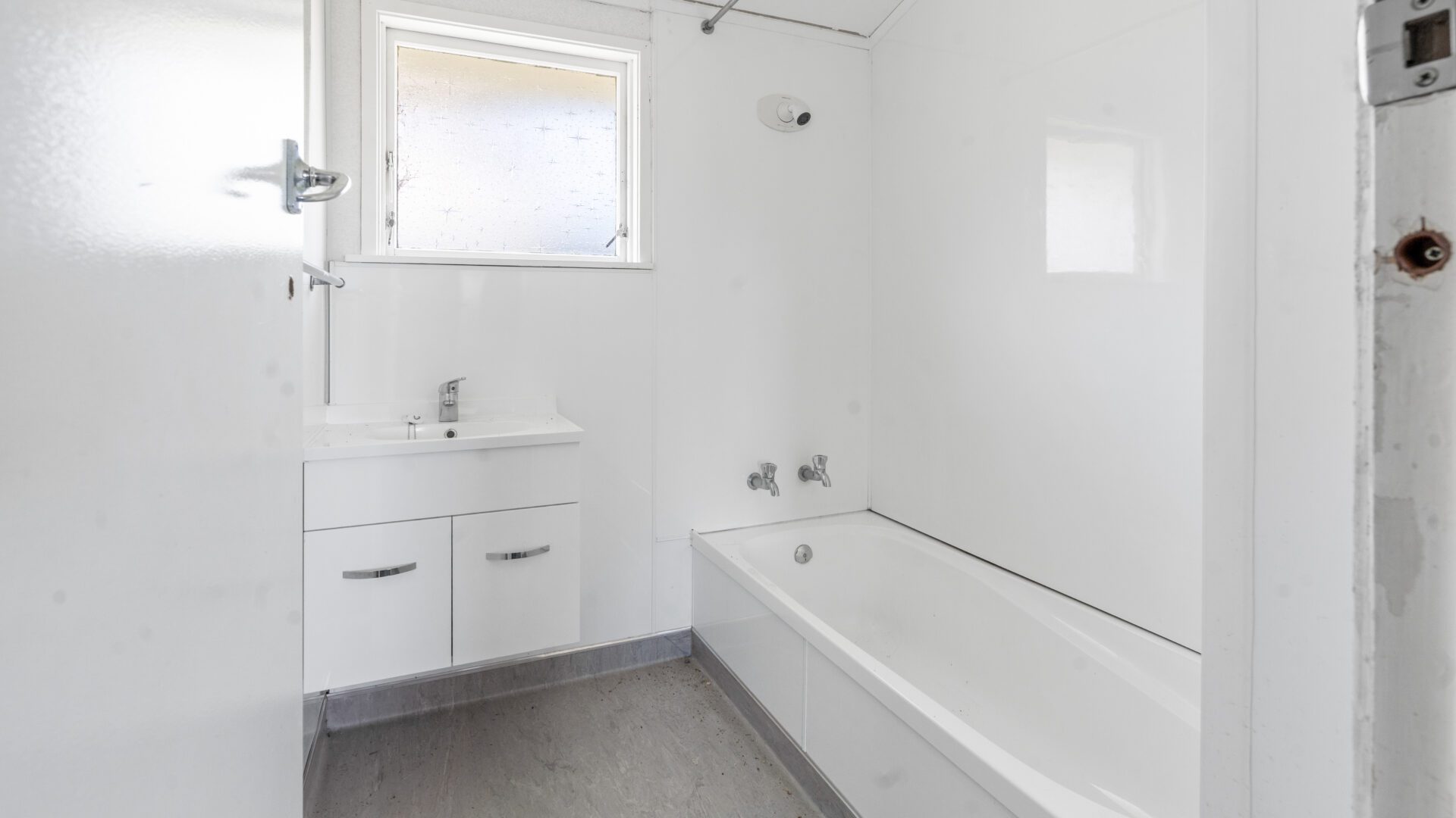163143368__1757628108-12417-Bathroom