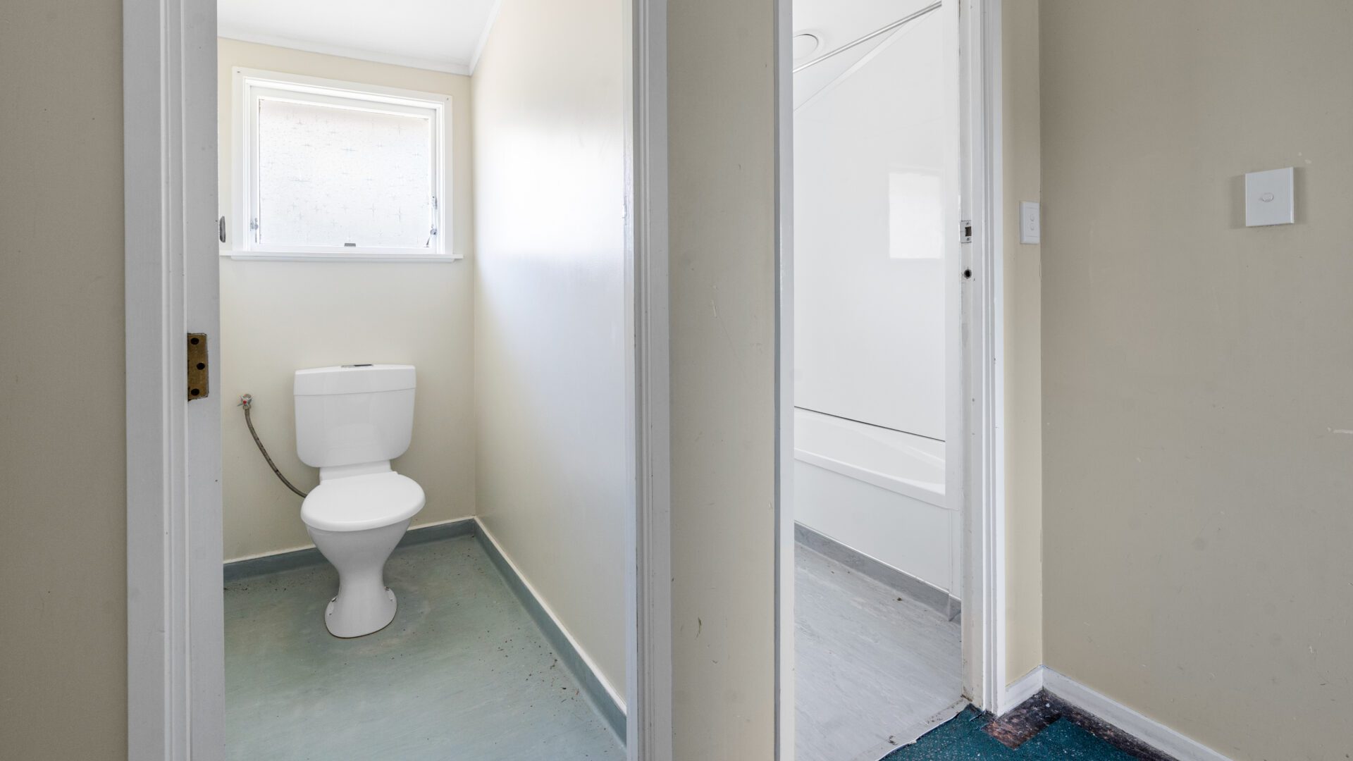 163144055__1757628183-12540-Toilet