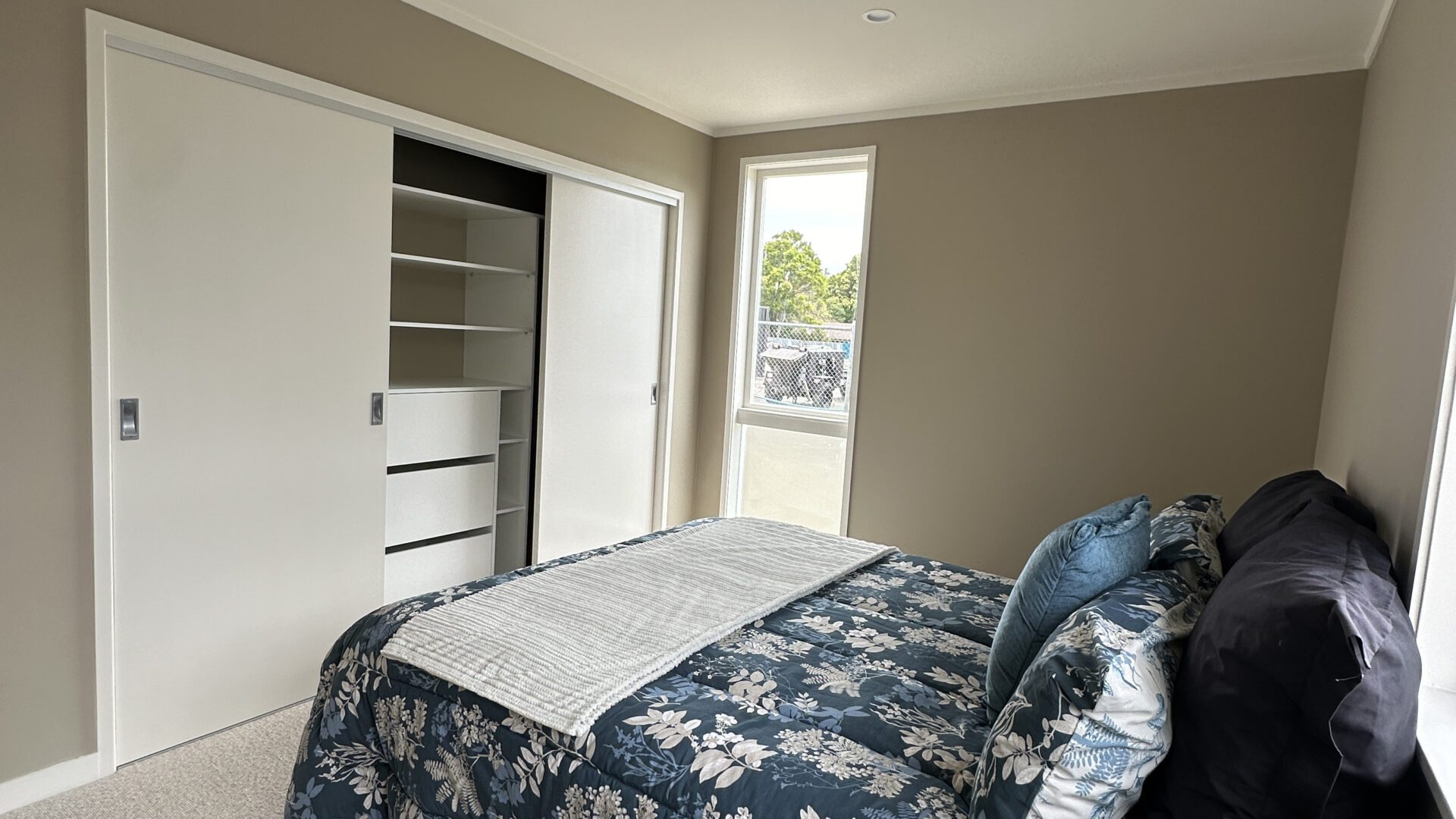 165364787__1758919294-181014-Tuhi-bedroom3