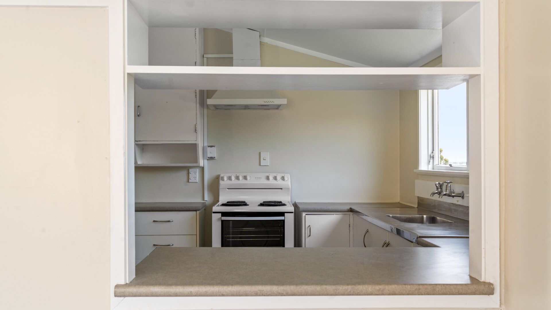 163143627__1757628135-12471-Kitchen1
