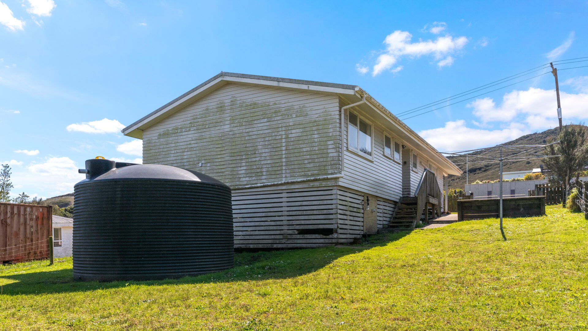 163144069__1757628189-24090-Yard-Watertank