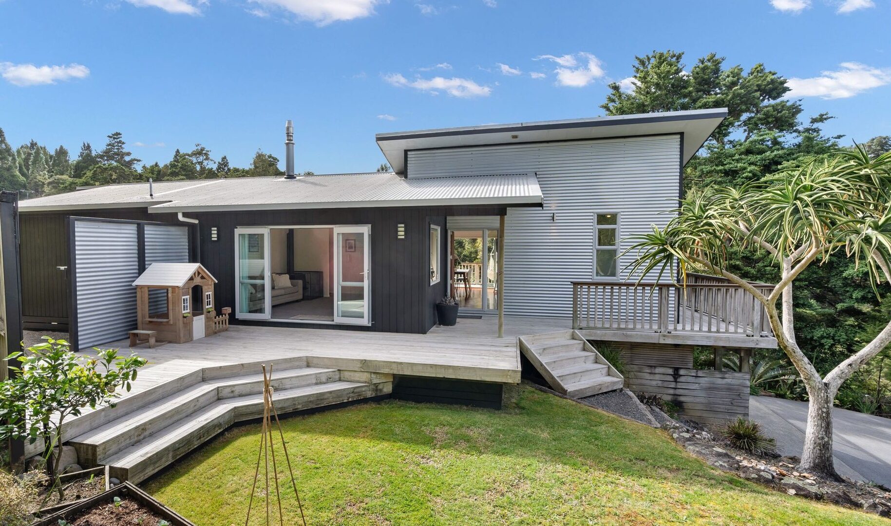 172245642__1762128452-48545-18ClaphamRoad-10a