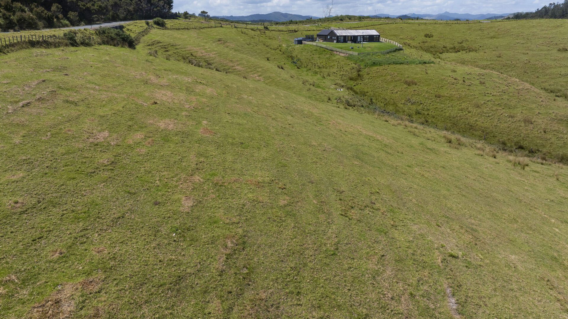 176139272__1763700542-89534-31TaipaHeightsDrive-0260