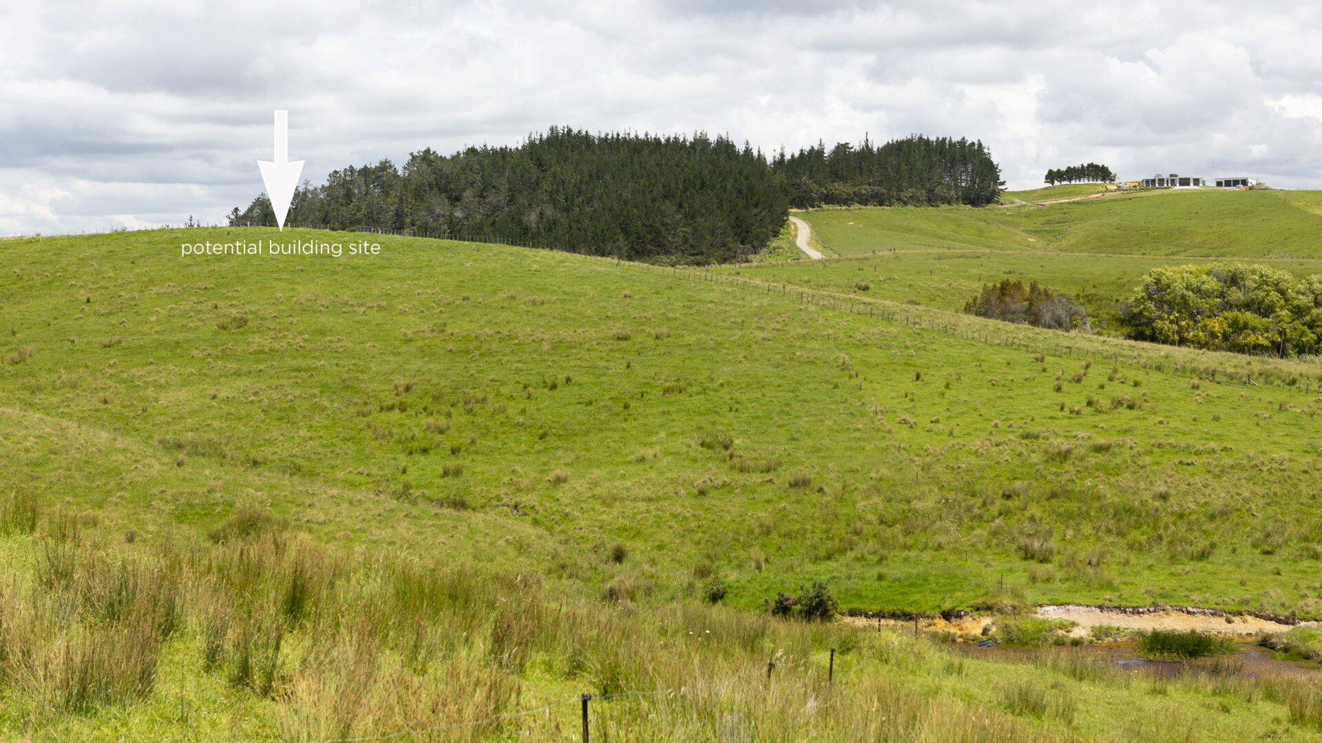 176782885__1764119897-56954-39TaipaViewRd-7306-arrow