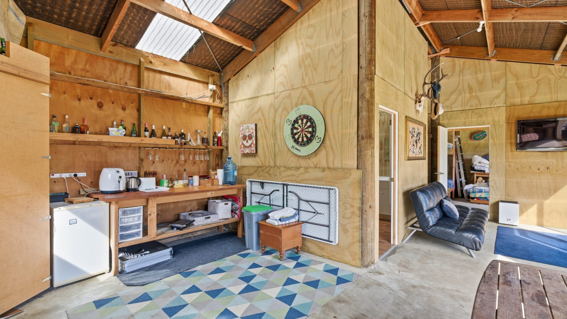 180441923__1765962722-105496-8