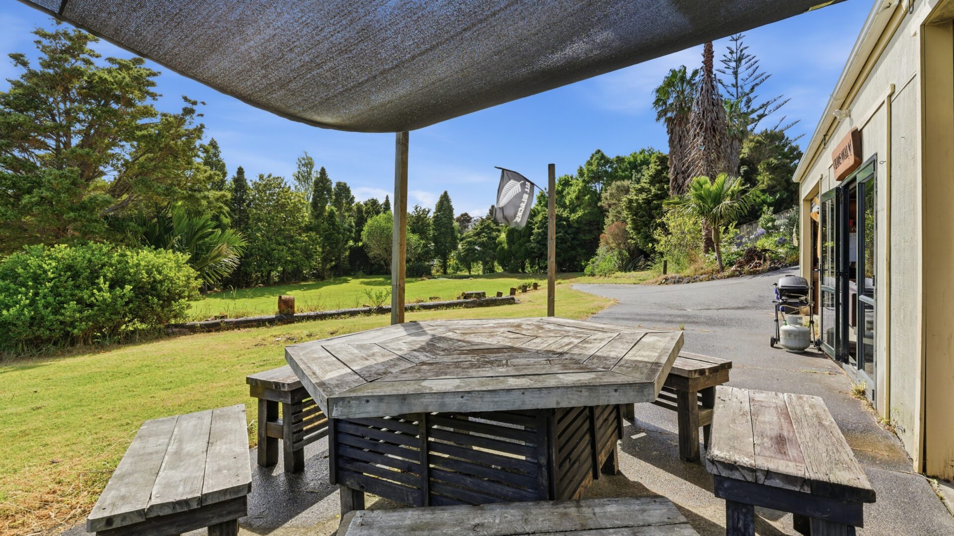 180441956__1765962738-105542-16