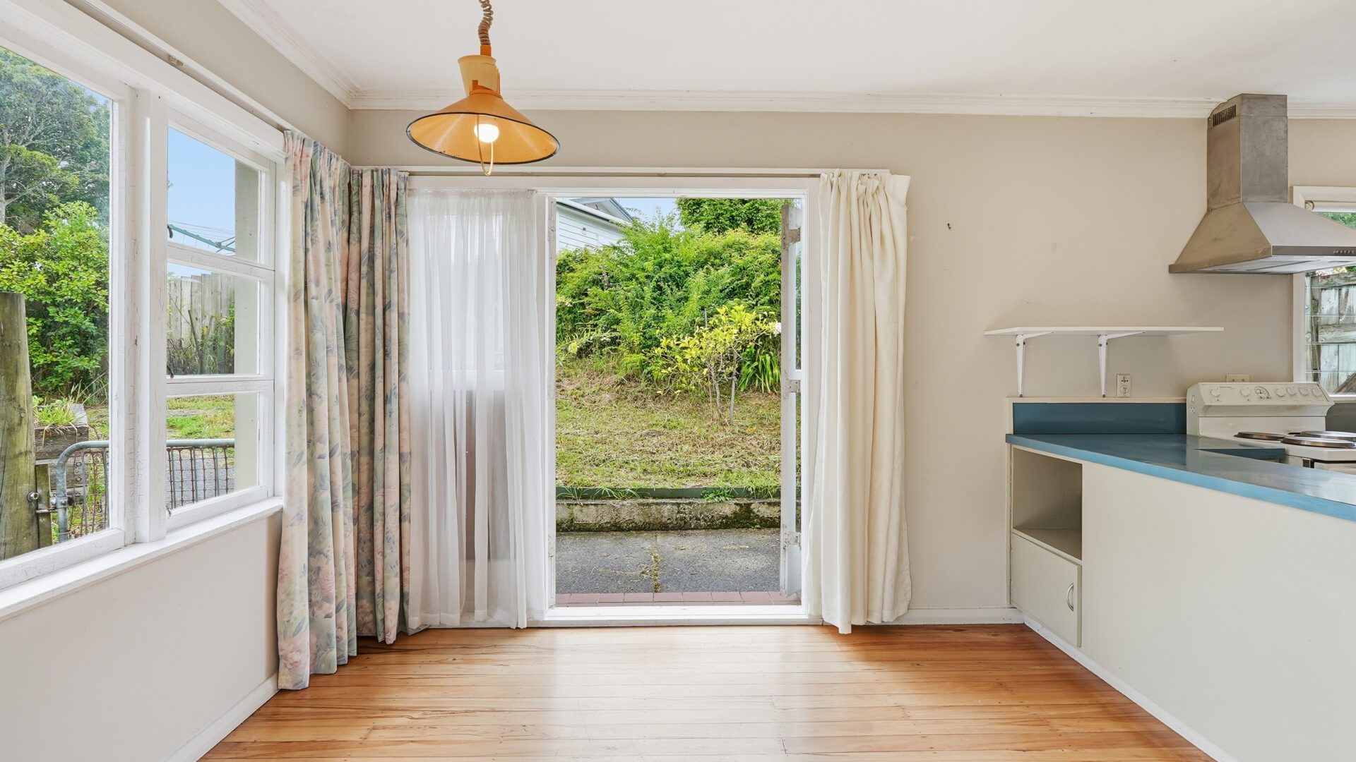 182421696__1768351490-50223-15