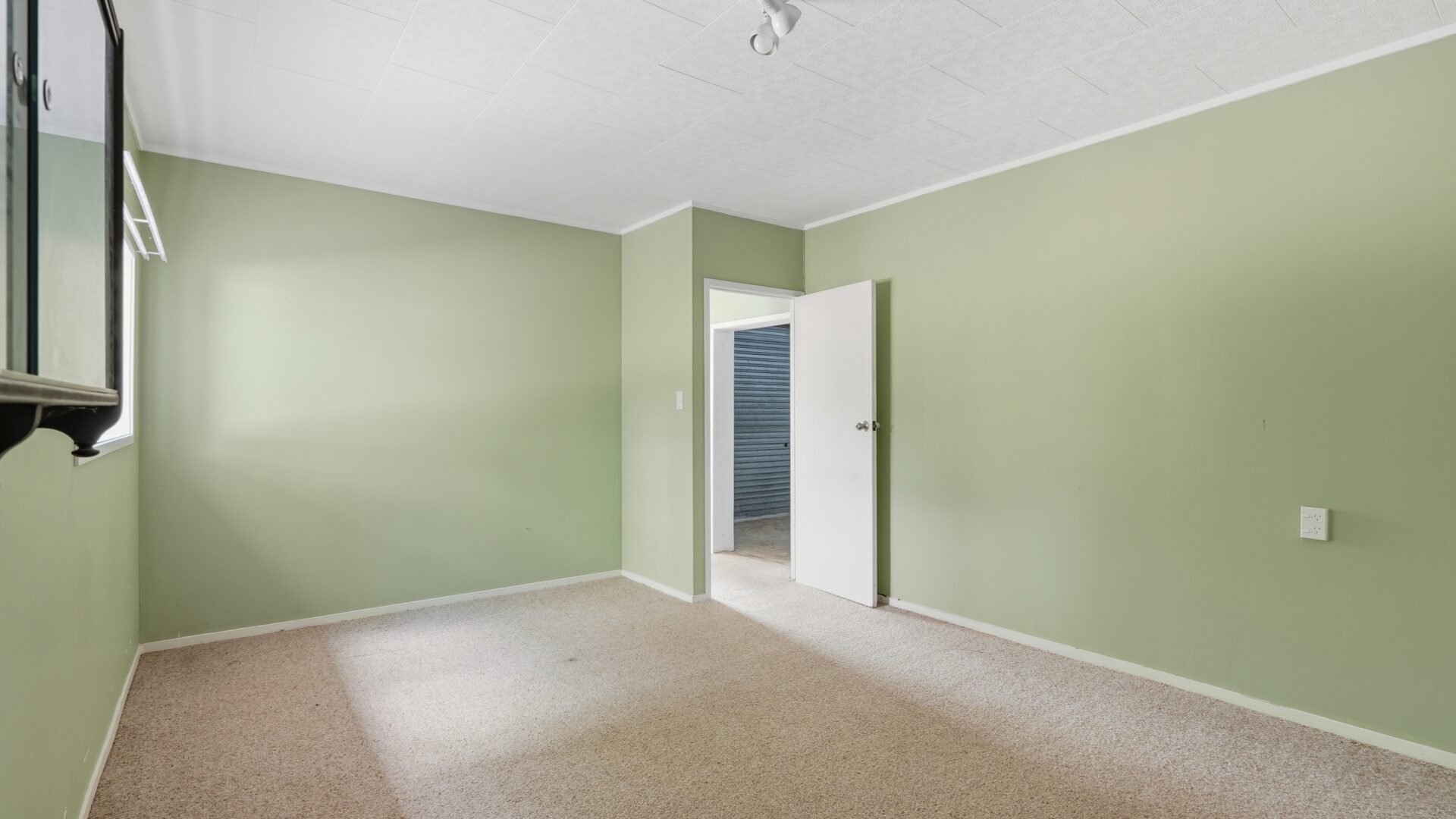 185567721__1770172586-58886-5OkuraBayTotaraNorth036