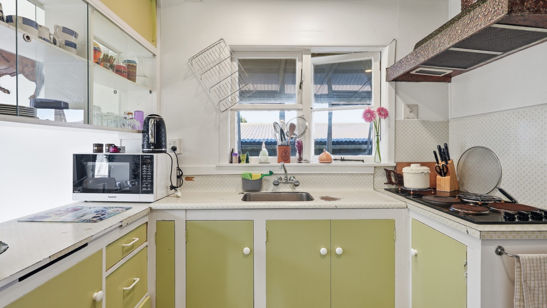 189045890__1772056627-25840-9TeAhuStreet016