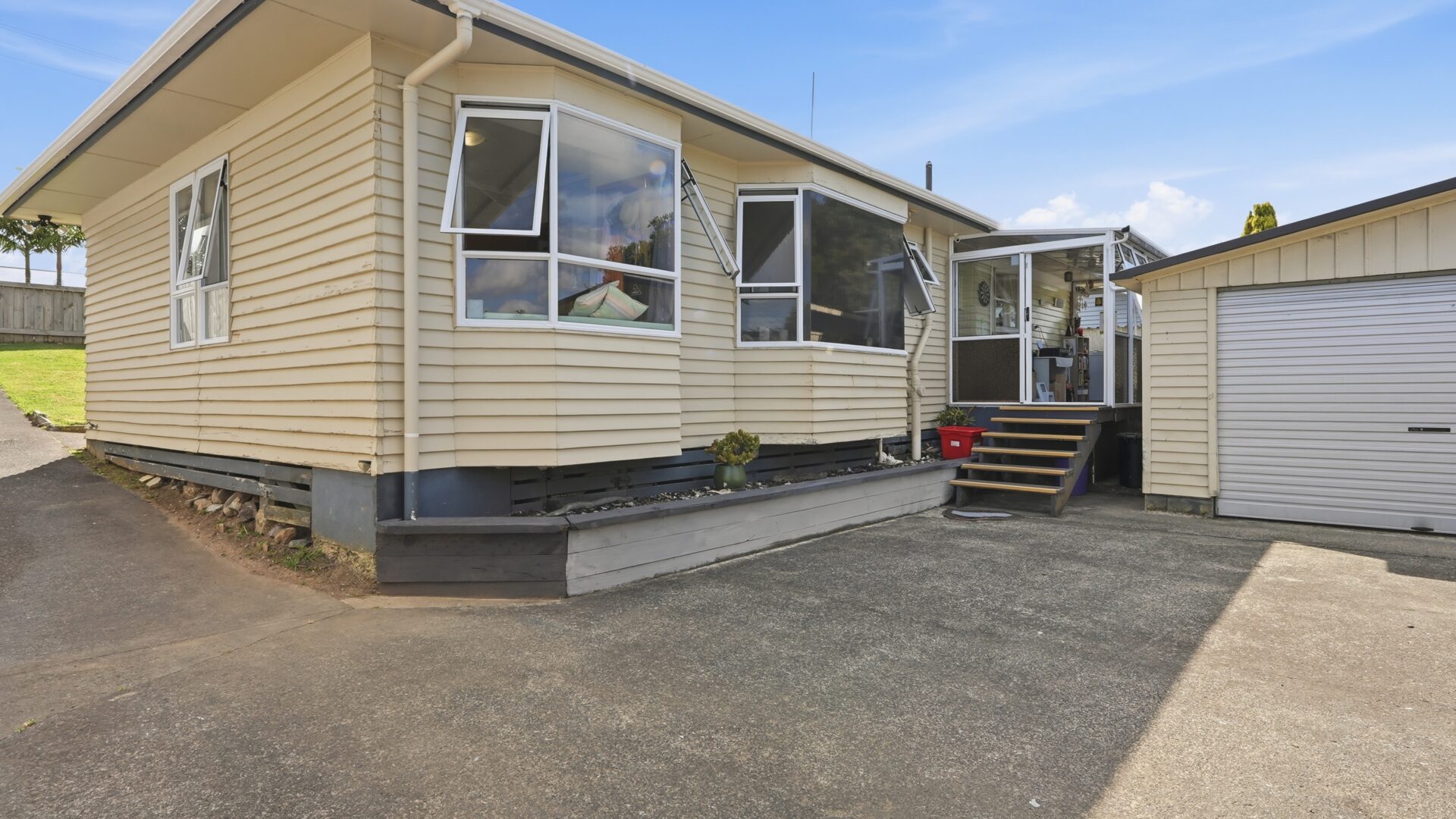 189046068__1772056648-13002-9TeAhuStreet028