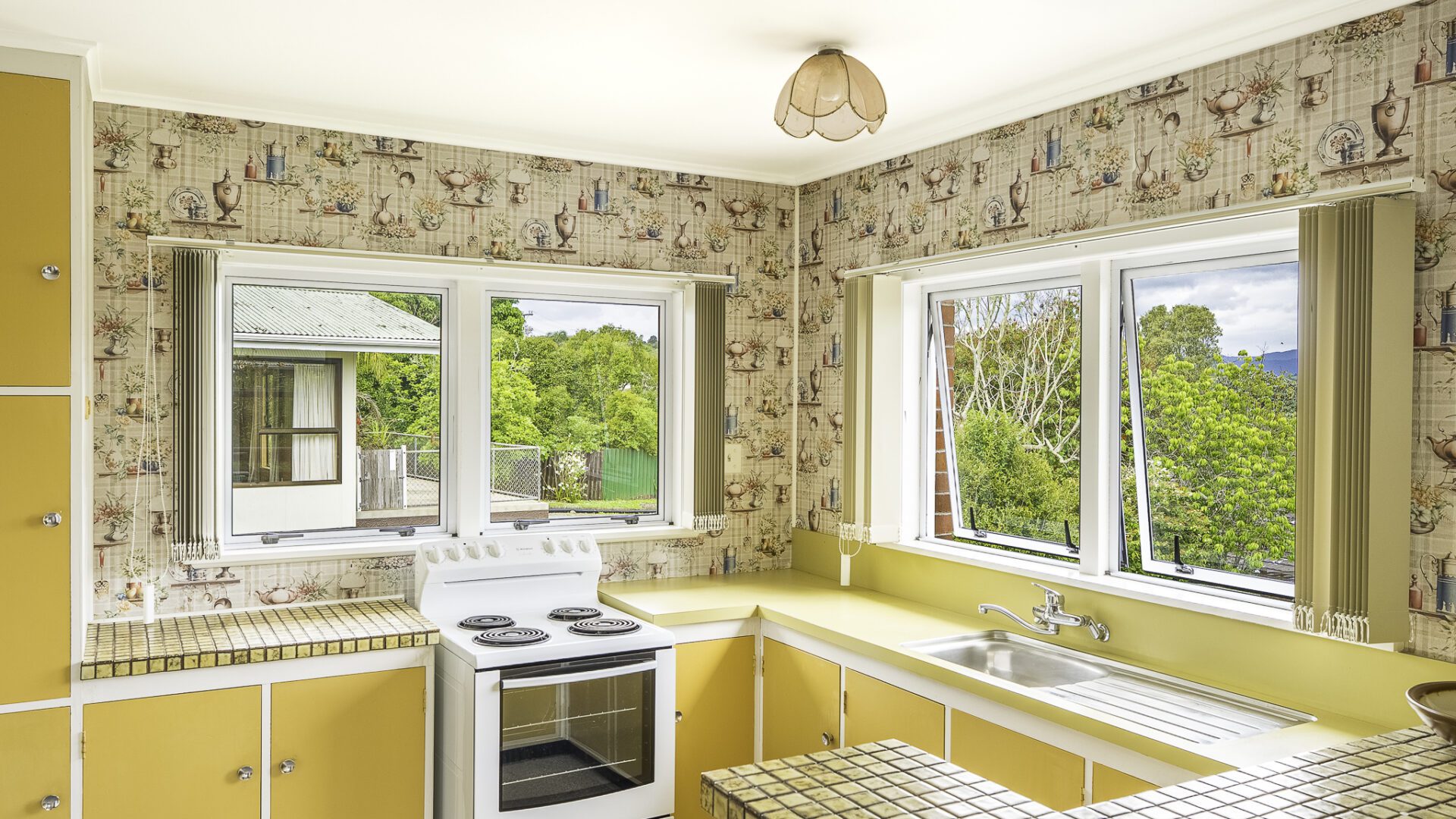 174776409__1763067194-18050-4APanakareaoSt-0