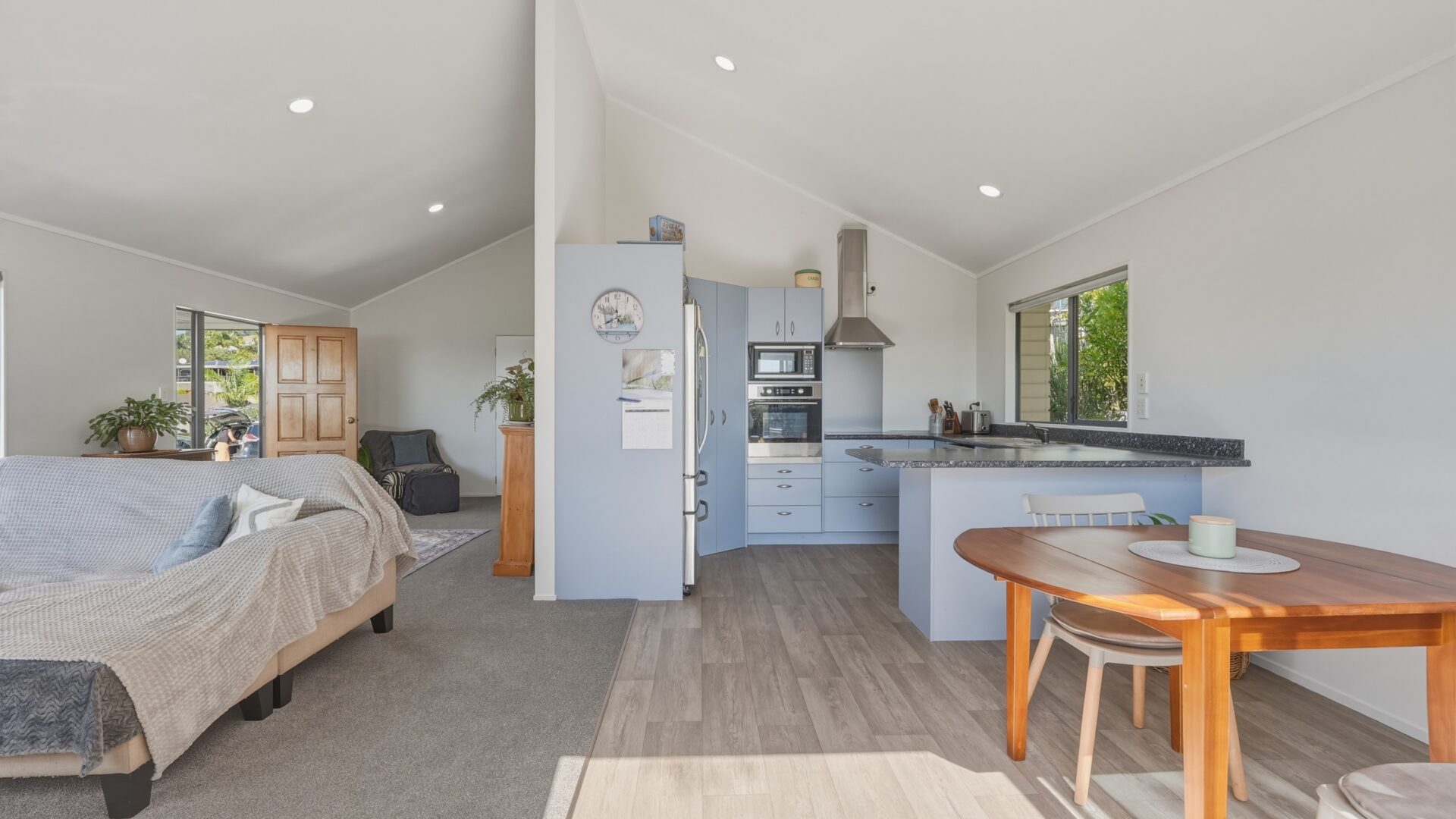 197274852__1776418660-113178-300SH10CableBay007