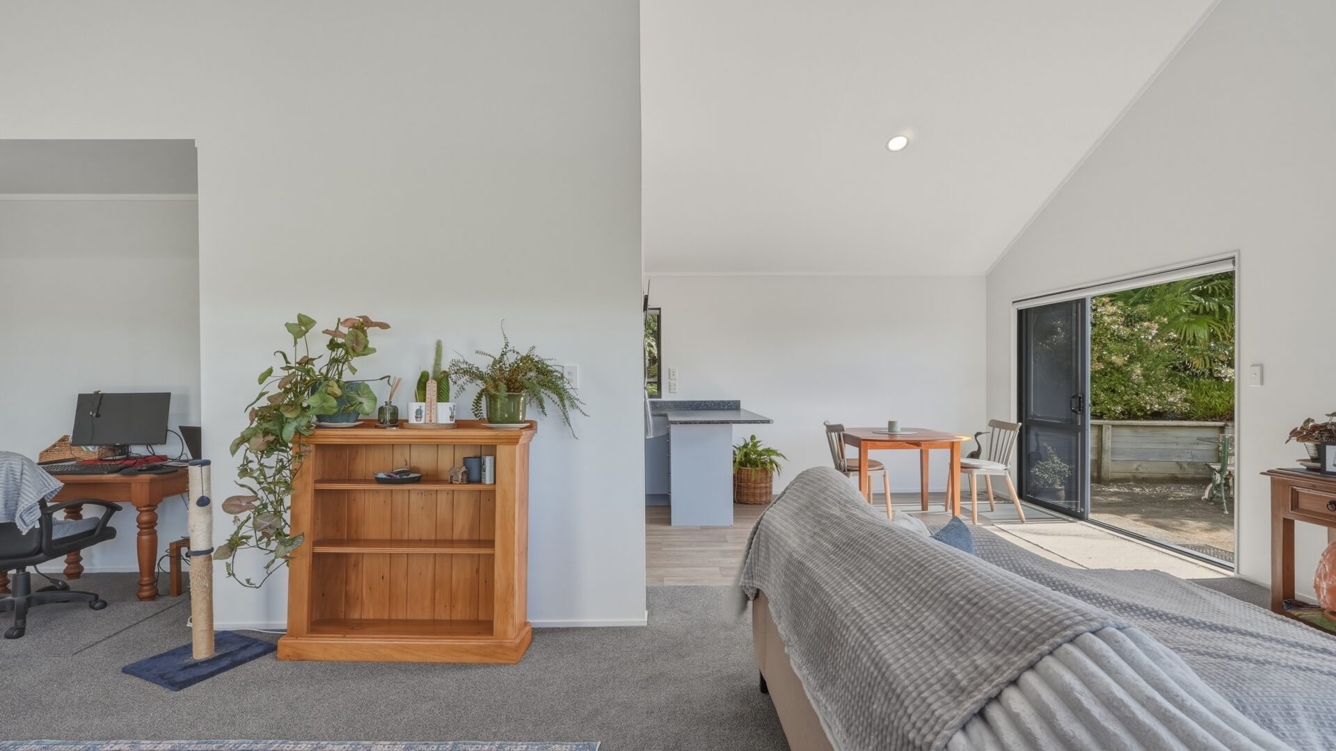 197274862__1776418680-113138-300SH10CableBay005