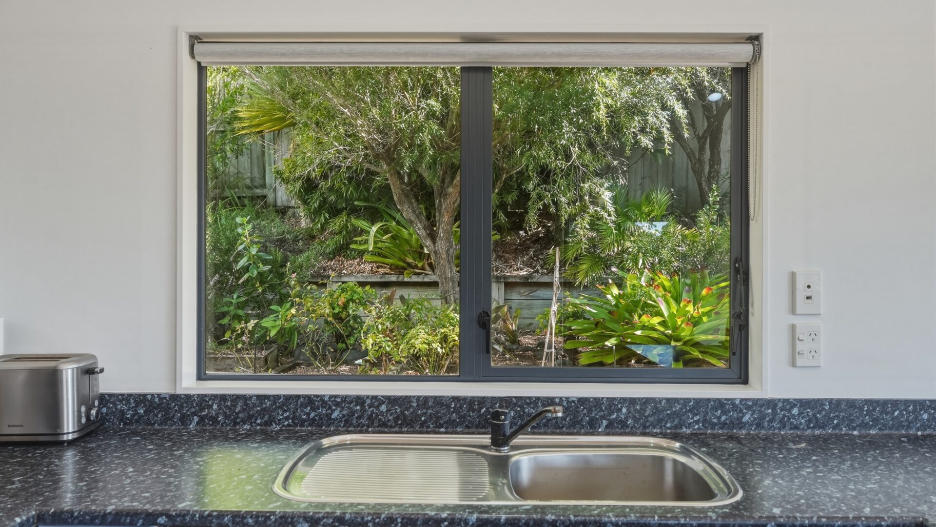 197274866__1776418687-113133-300SH10CableBay013