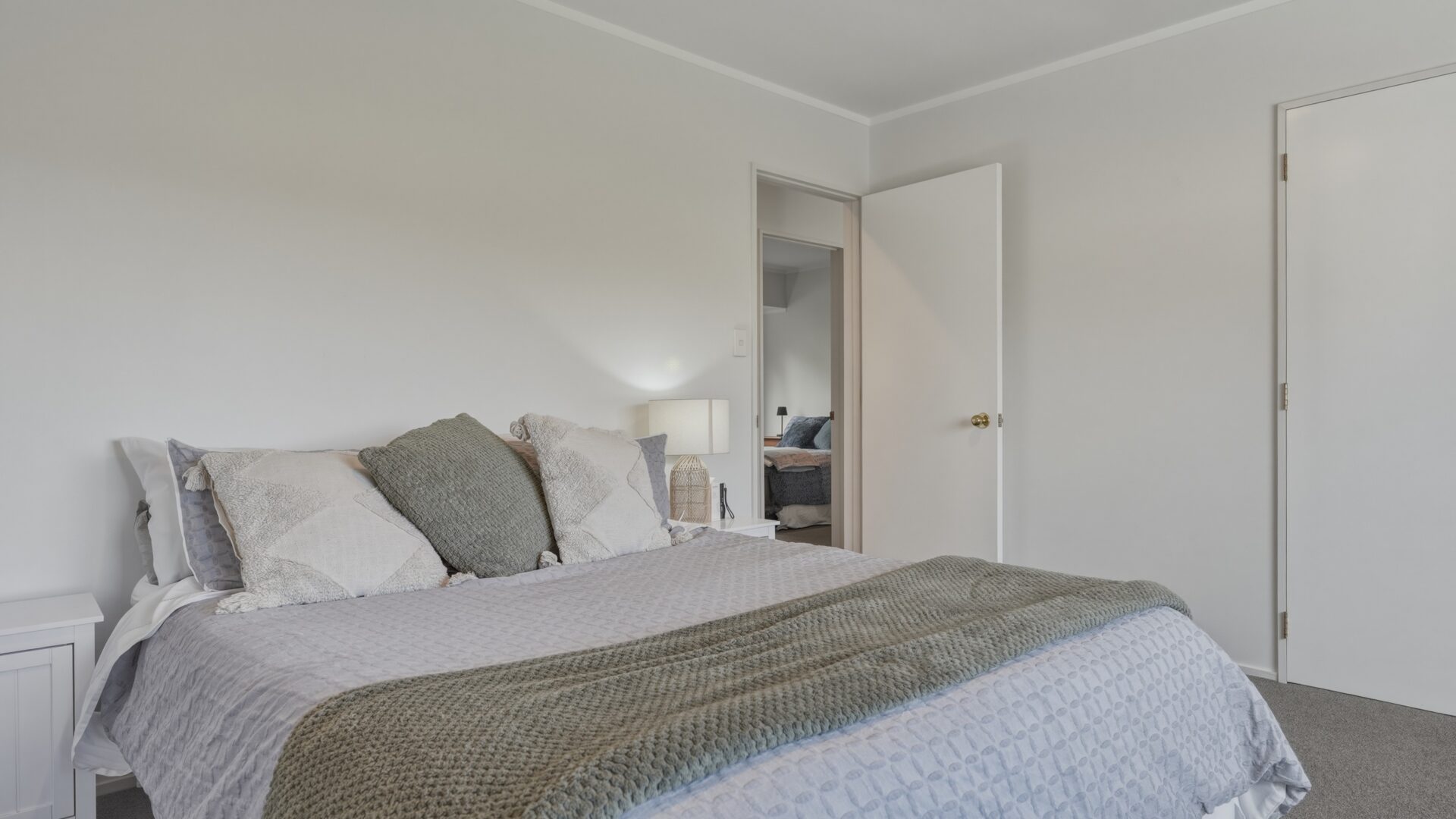 197274870__1776418694-113175-300SH10CableBay019