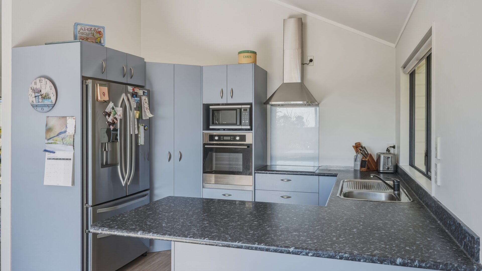 197274879__1776418709-112853-300SH10CableBay011