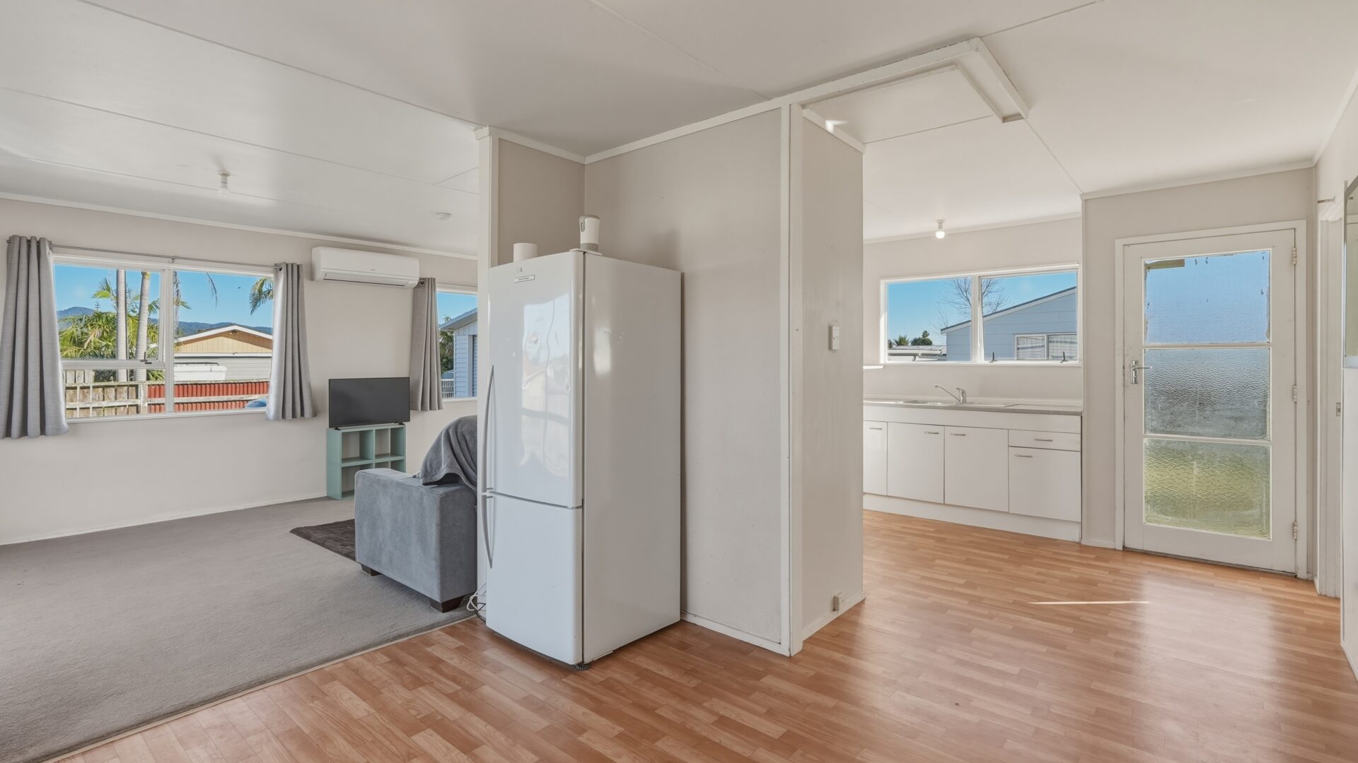 198221600__1776986413-34660-6StandingPlace-RobynNeho005