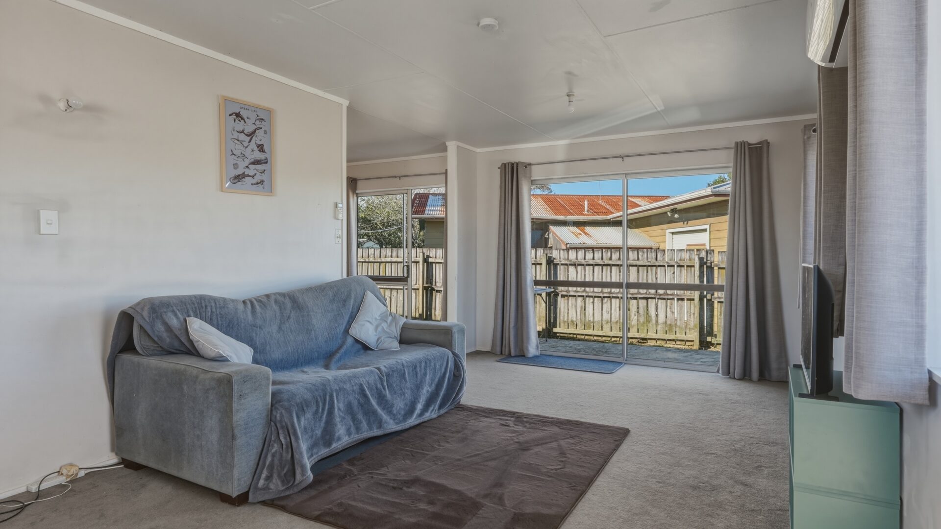 198221604__1776986416-22880-6StandingPlace-RobynNeho007