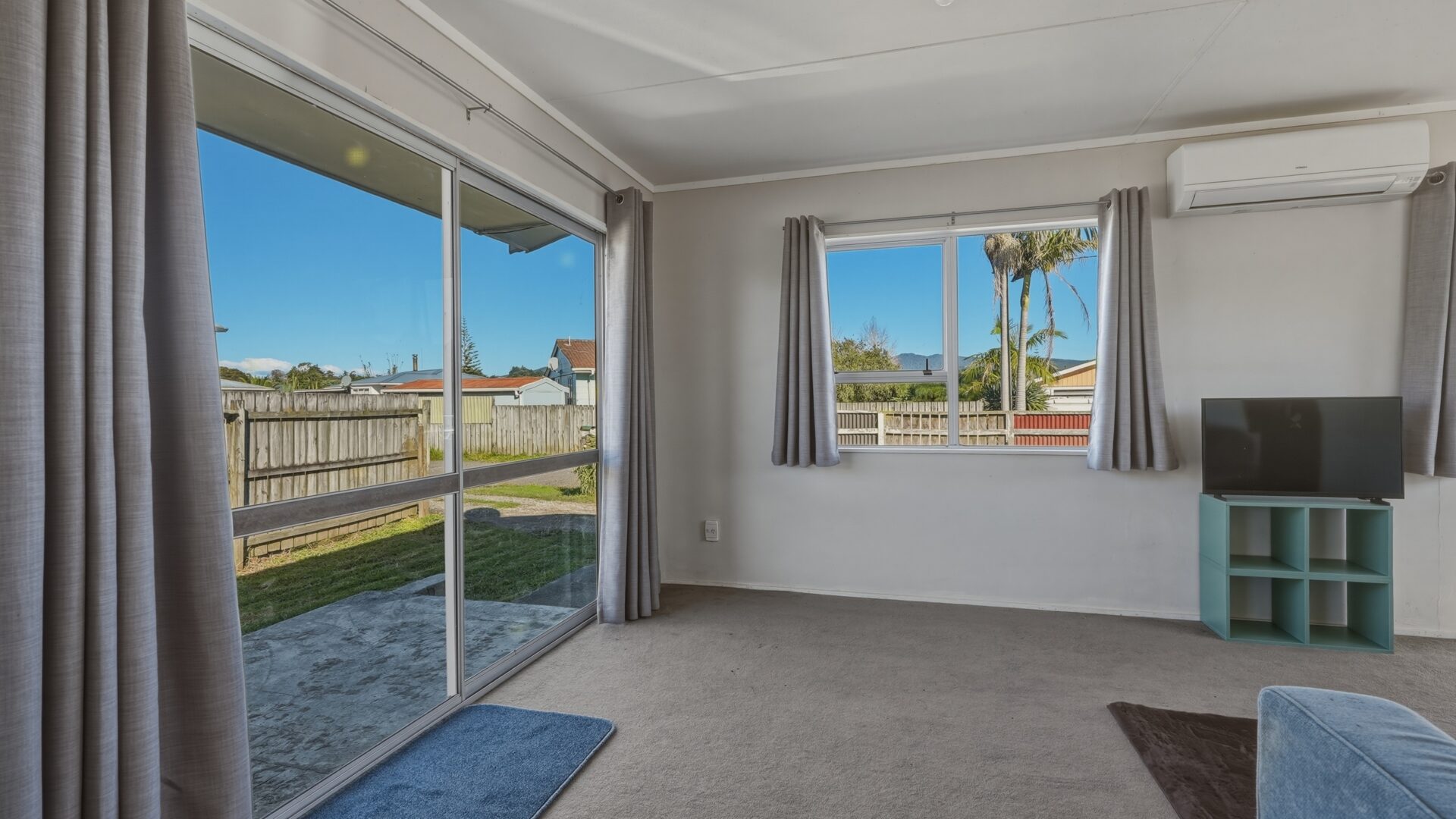 198221606__1776986418-22807-6StandingPlace-RobynNeho008