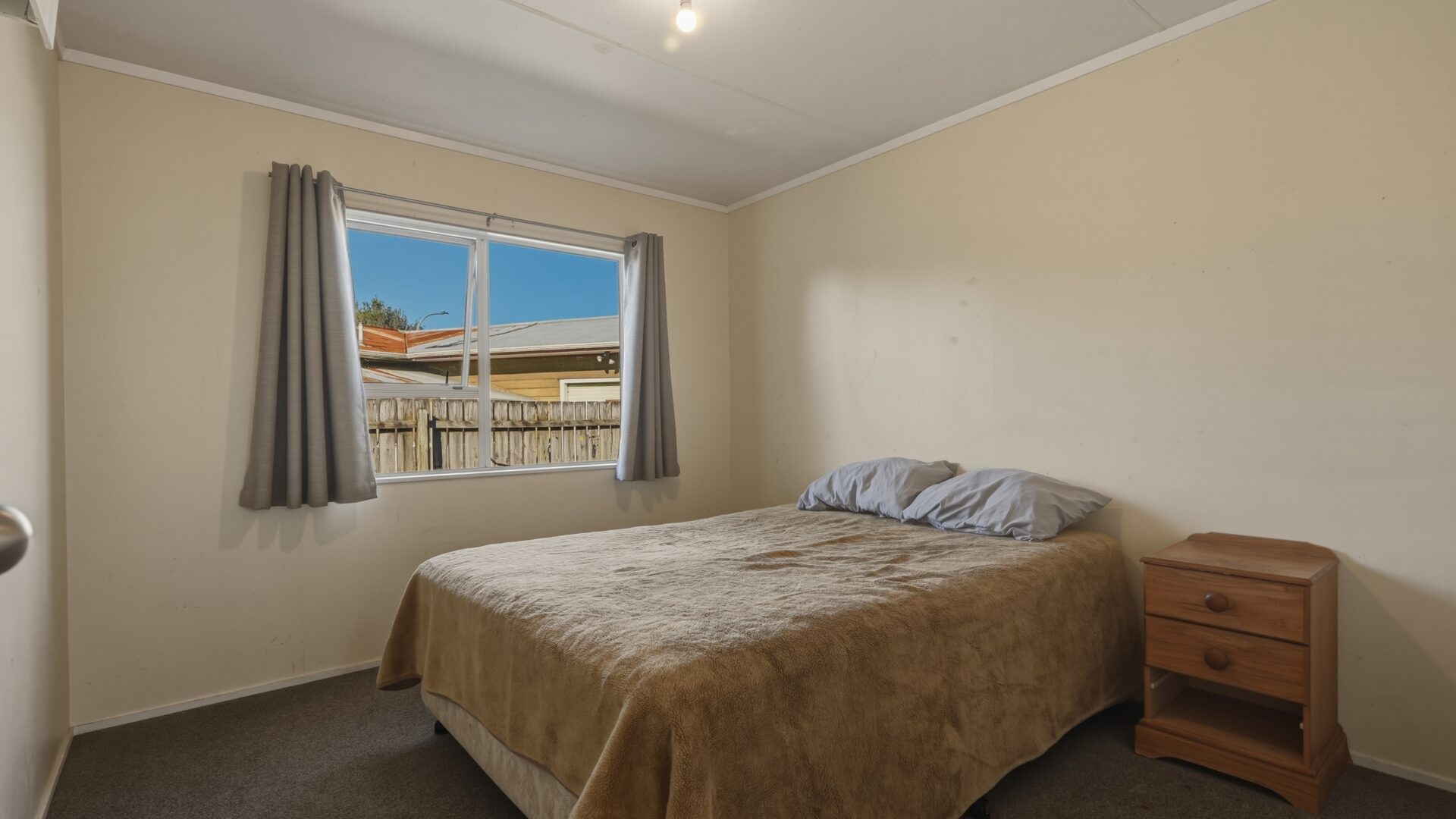 198221618__1776986428-22932-6StandingPlace-RobynNeho014