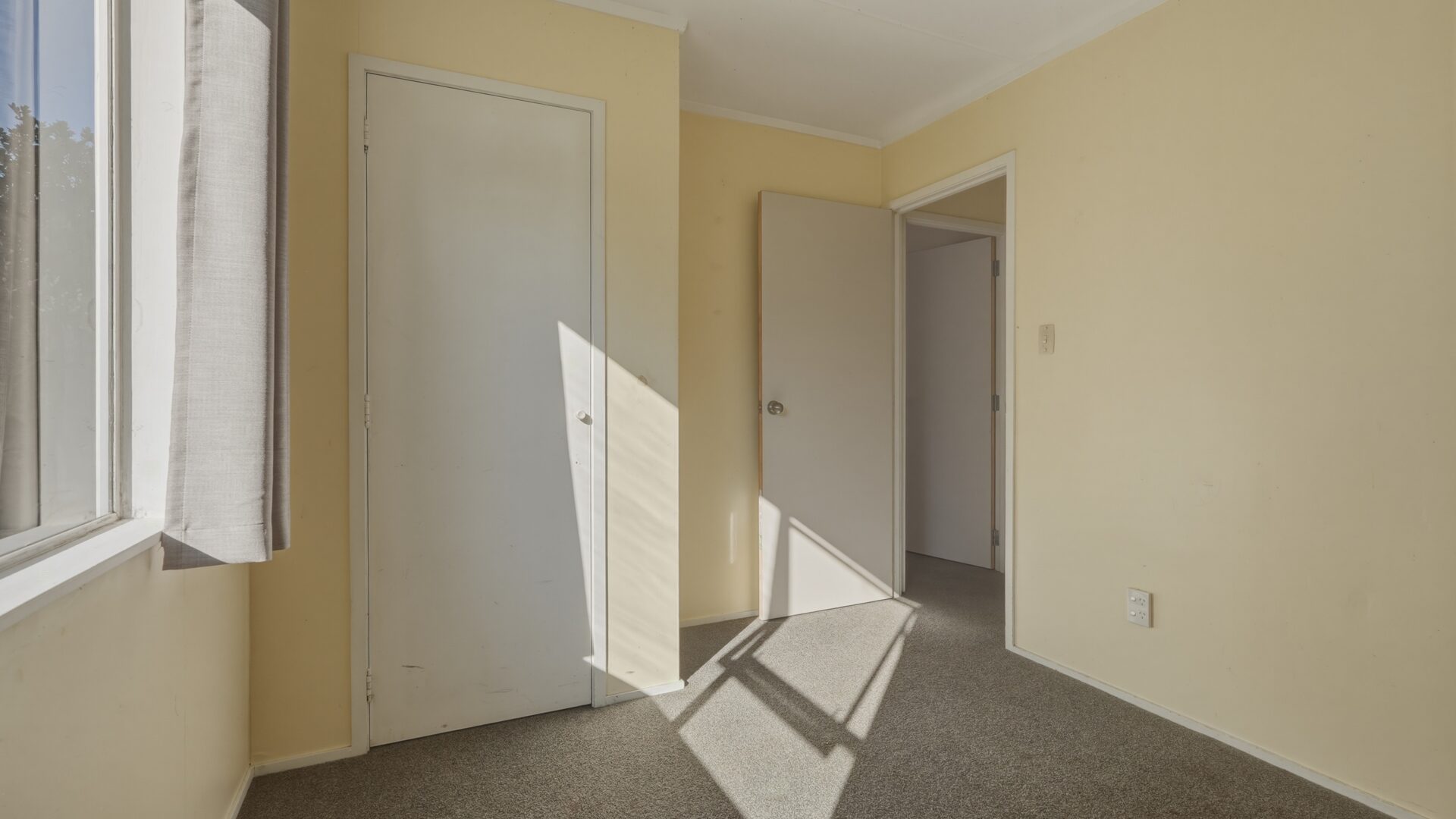 198221623__1776986431-34707-6StandingPlace-RobynNeho016