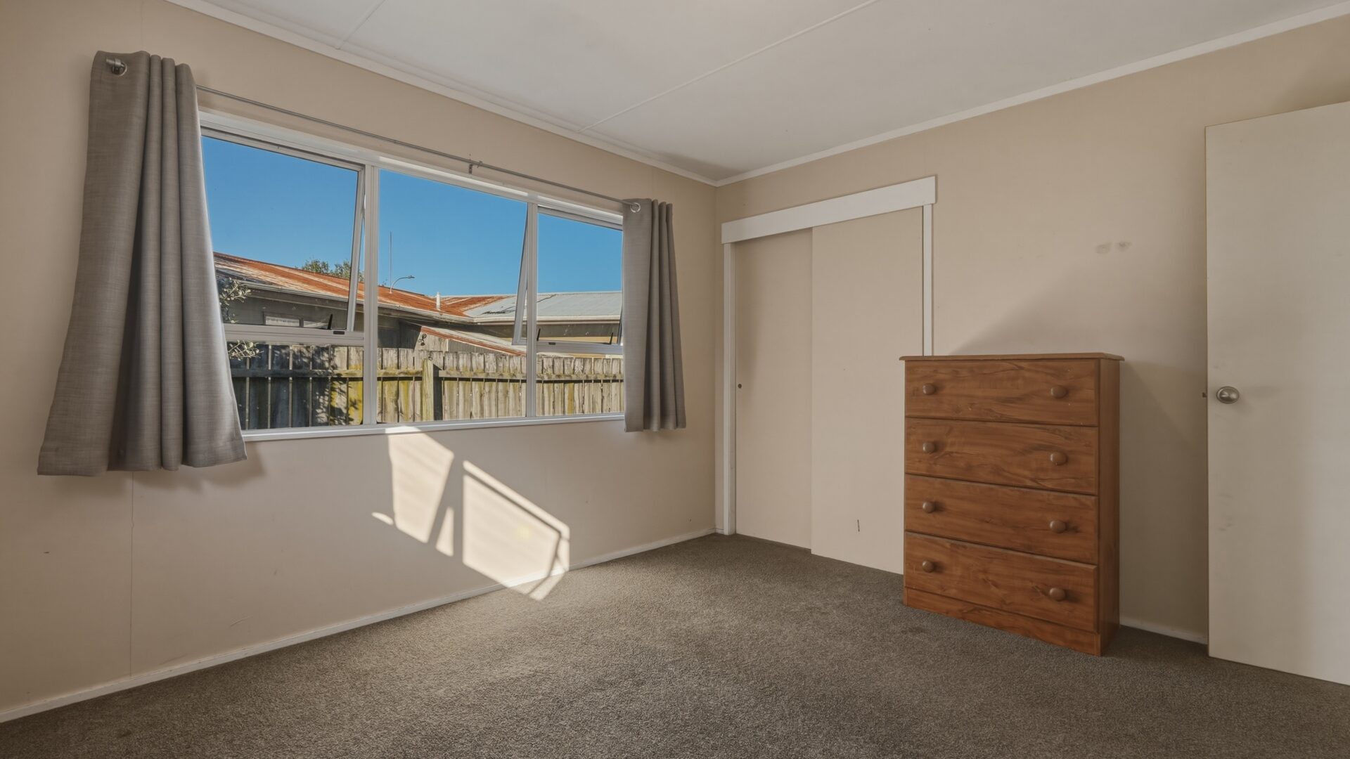 198221632__1776986438-22805-6StandingPlace-RobynNeho019