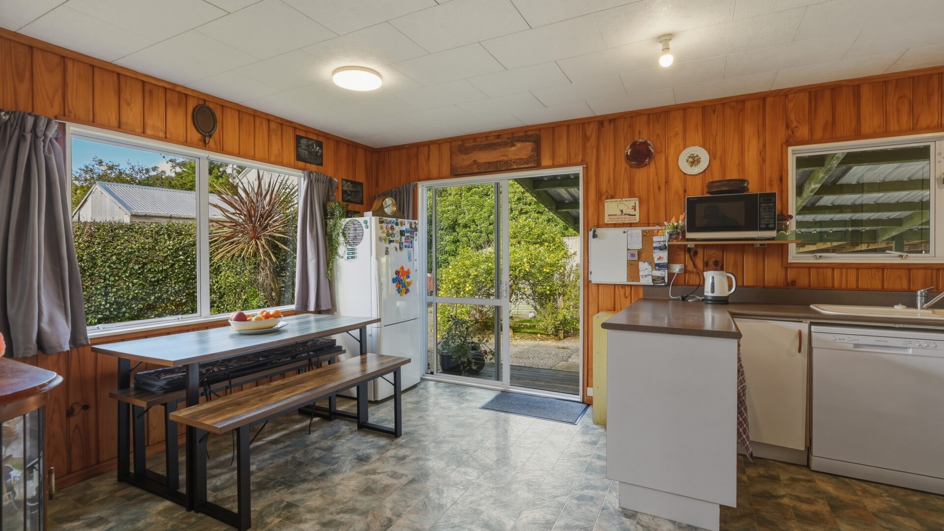 204326105__1780527101-19254-5497BSH10Kaingaroa025
