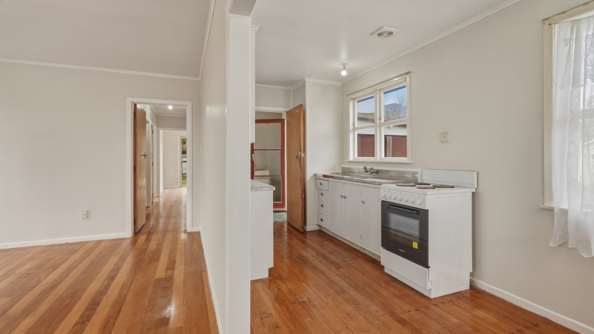 212732185__1785733098-367529-5DunnStreetKaitaia010