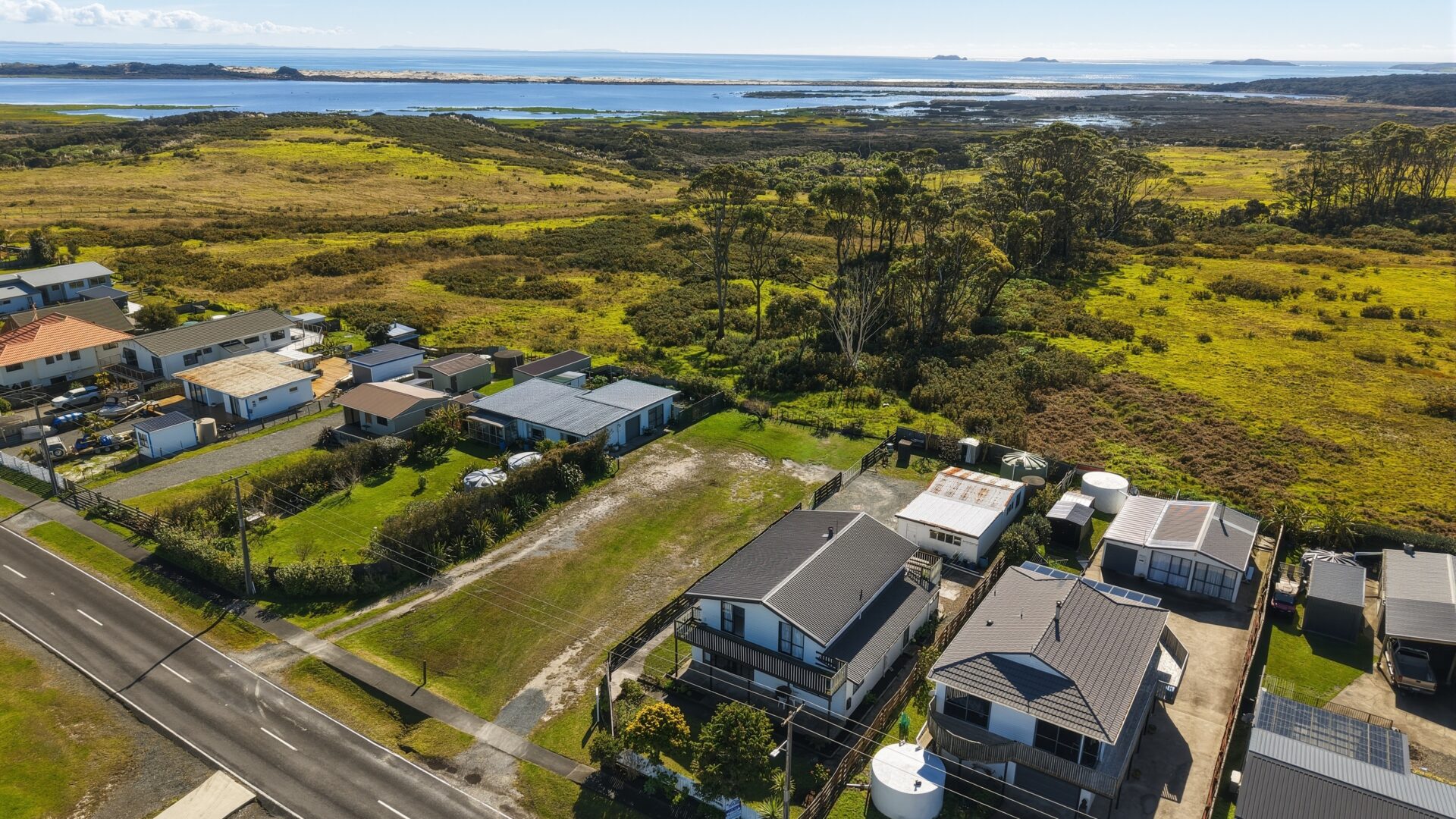 213941175__1786400446-211024-1501InlandRoadKarikariPeninsula003