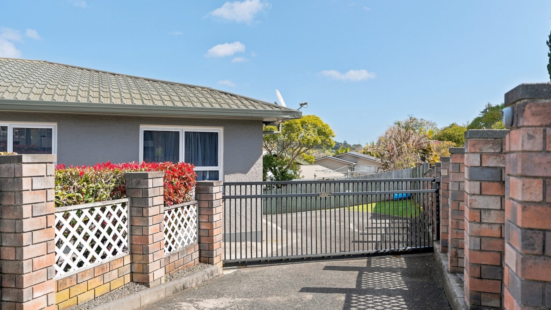 217842549__1788750209-77912-5TeAhuStreet004