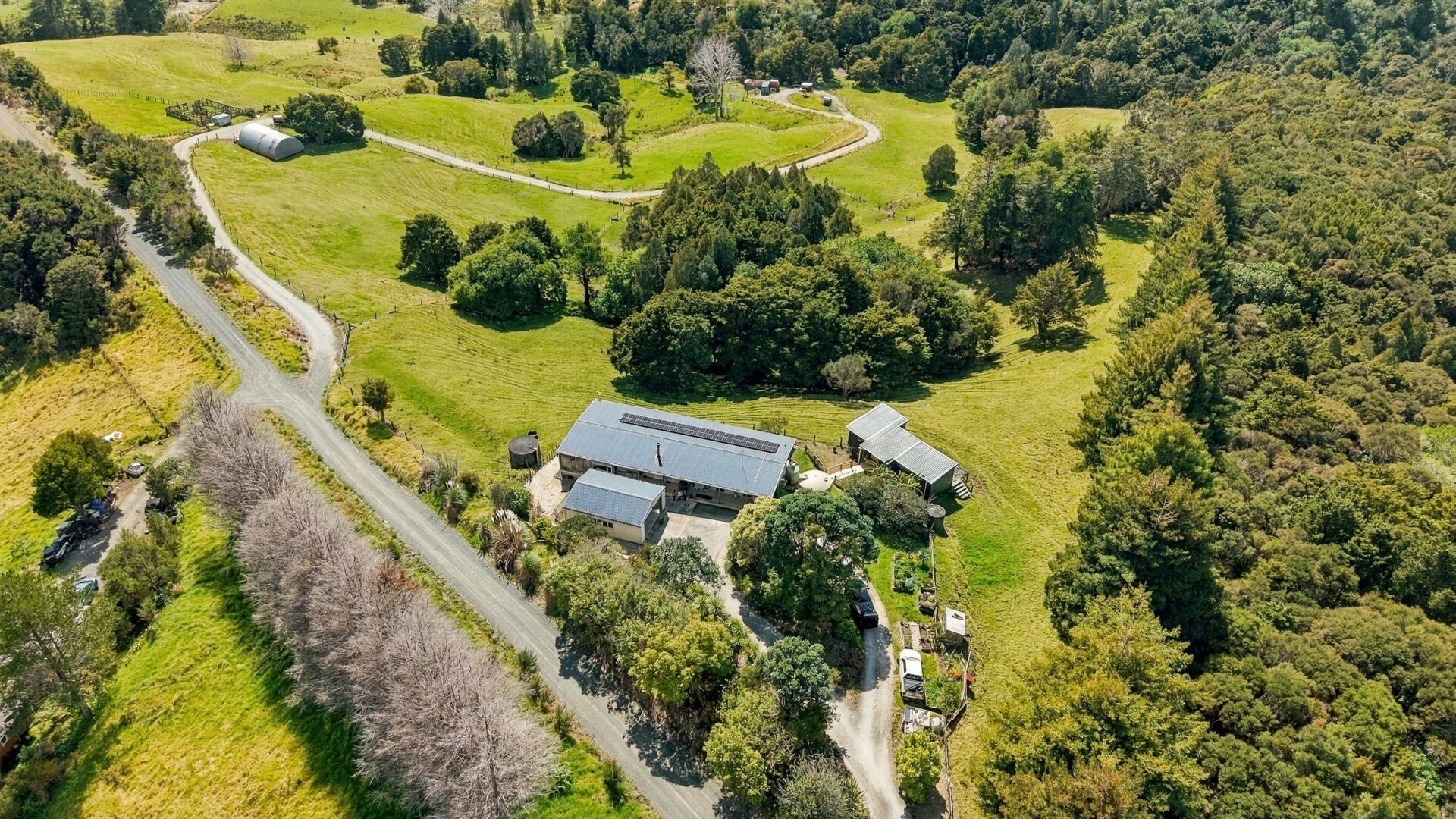 220497759__1790300361-57752-32DykinRoadKaingaroa006.jpg